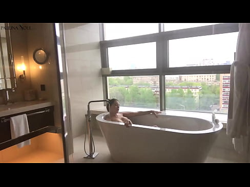 ❤️ 巨大的宝贝 激情地在浴室里撸起了她的阴部 ❤️ Porno fb❌️❤