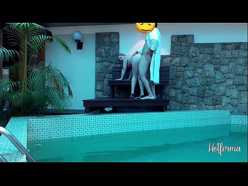 ❤️ 老板邀请女佣去泳池,却忍不住要来个热辣的 ❤️ Porno fb❌️❤